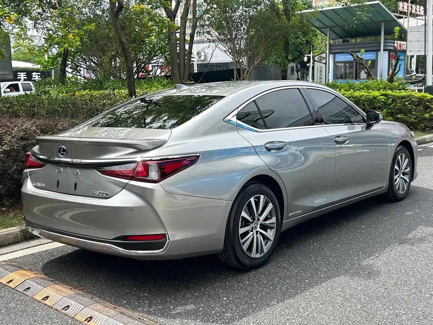 Lexus ES 2018 300h Premium Edition (China V emission standard) — миниатюра 4