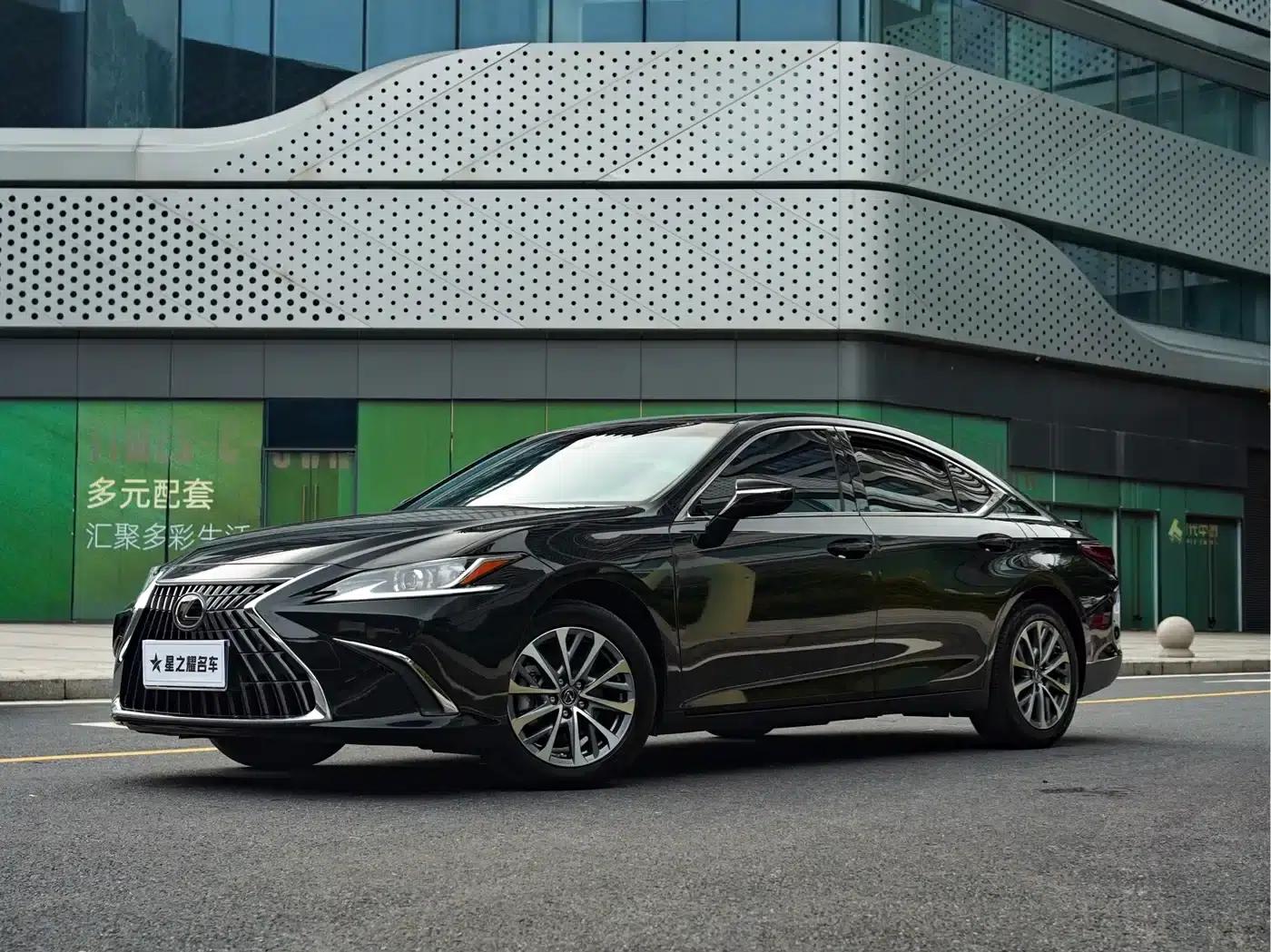 Lexus ES 2022 300h Premium Edition — миниатюра 1