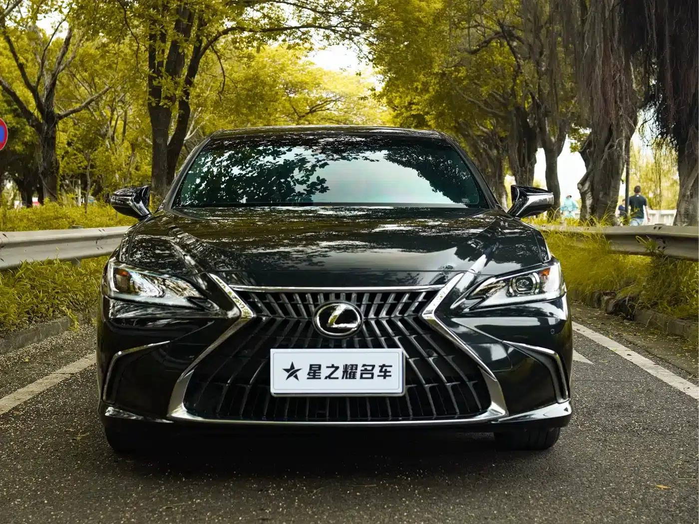 Lexus ES 2022 300h Premium Edition — миниатюра 2