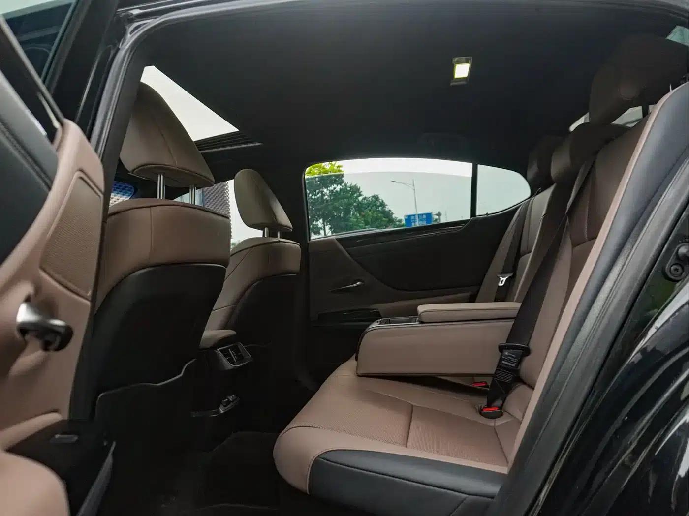 Lexus ES 2022 300h Premium Edition — миниатюра 18