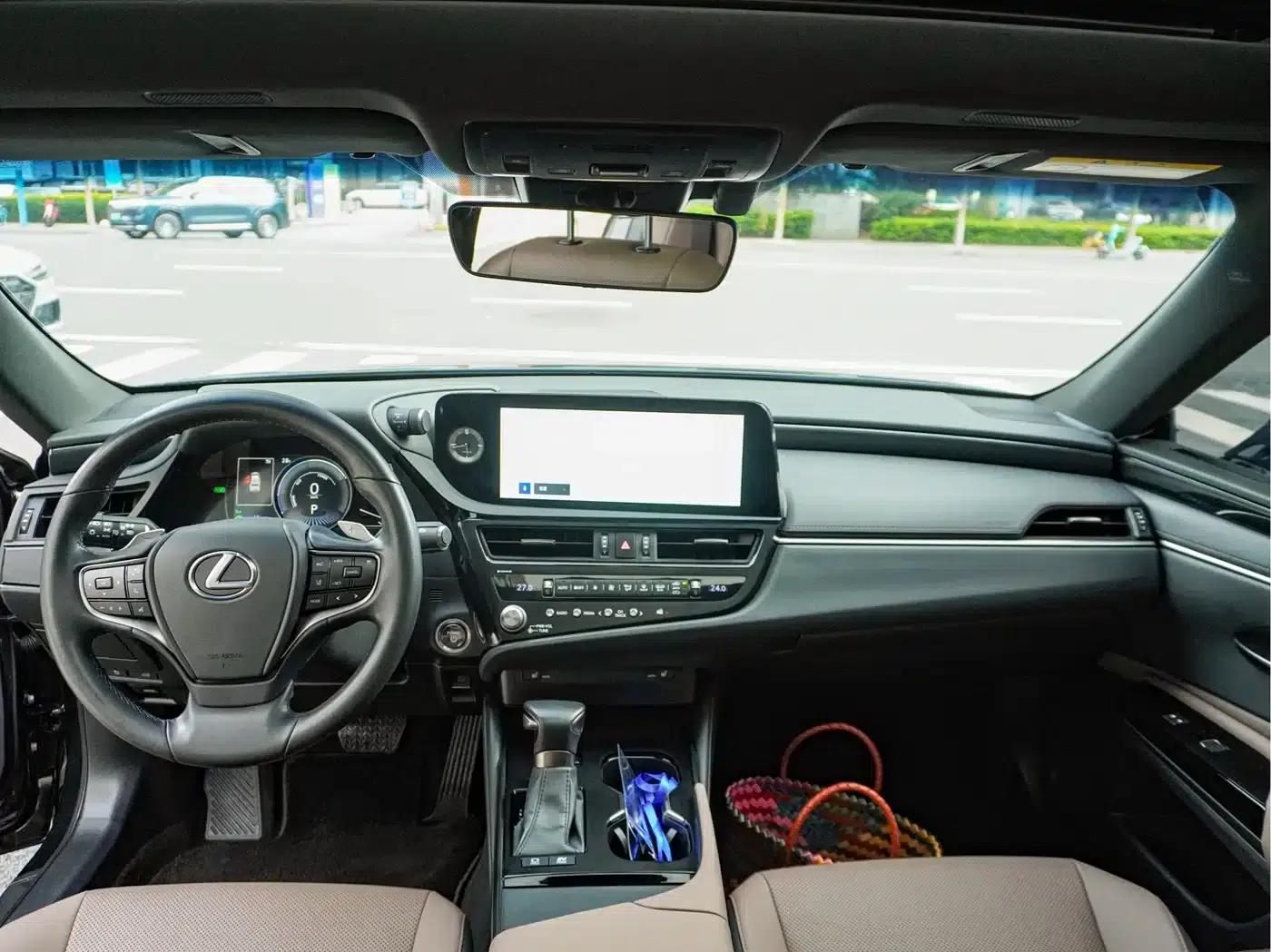 Lexus ES 2022 300h Premium Edition — миниатюра 22