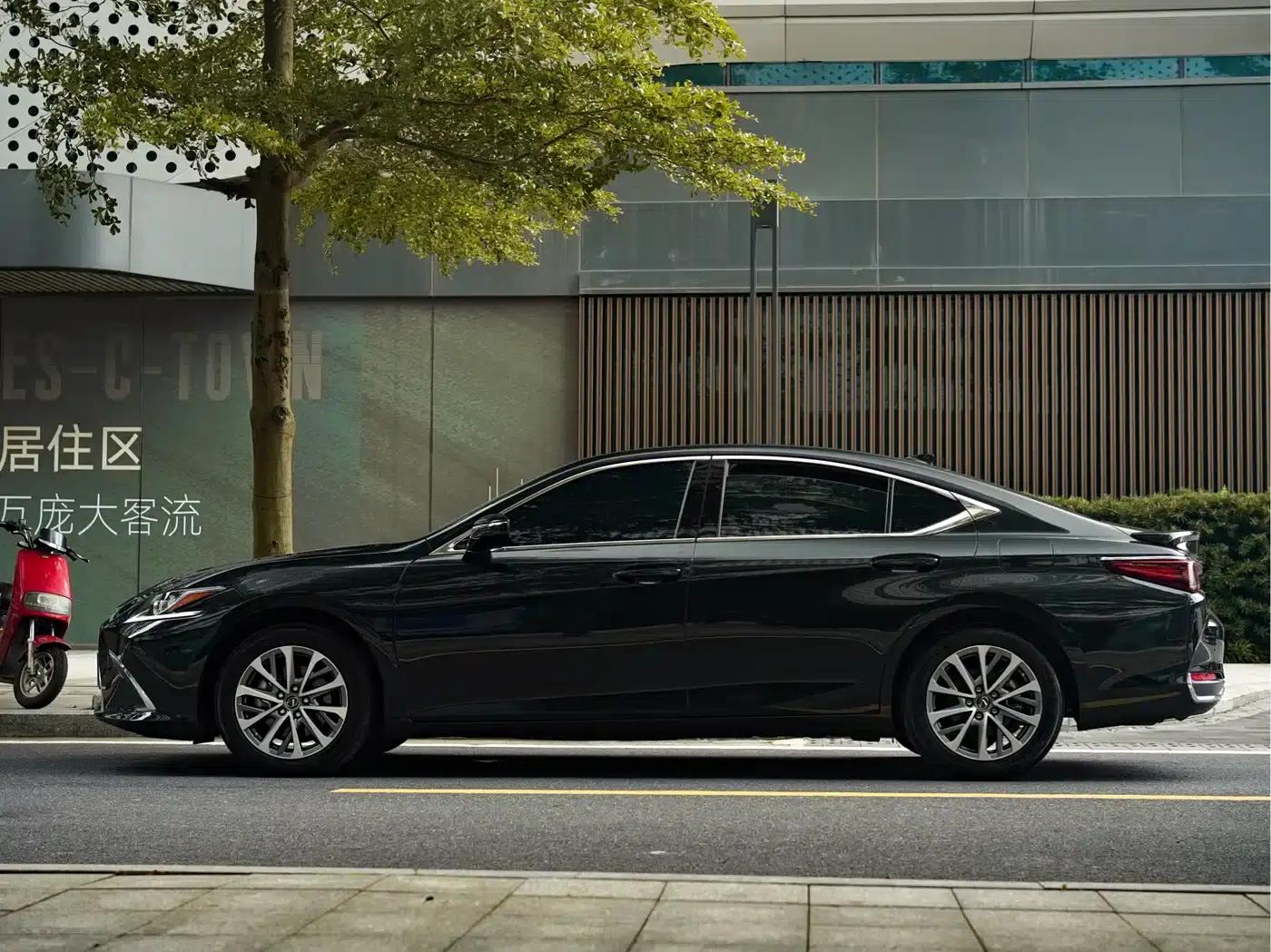 Lexus ES 2022 300h Premium Edition — миниатюра 6