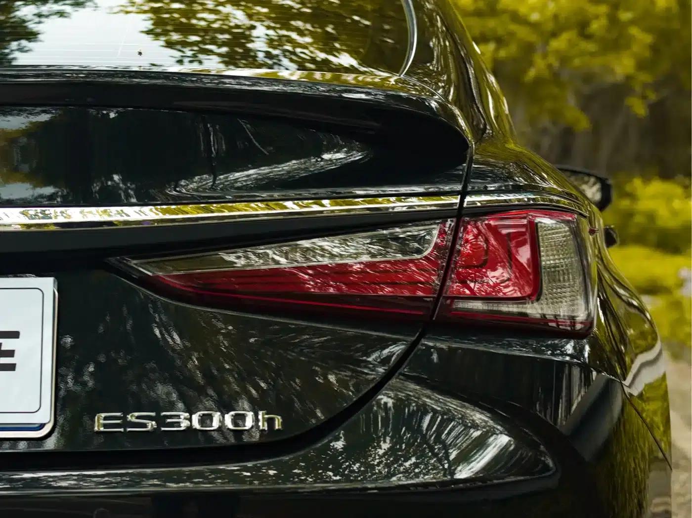 Lexus ES 2022 300h Premium Edition — миниатюра 7