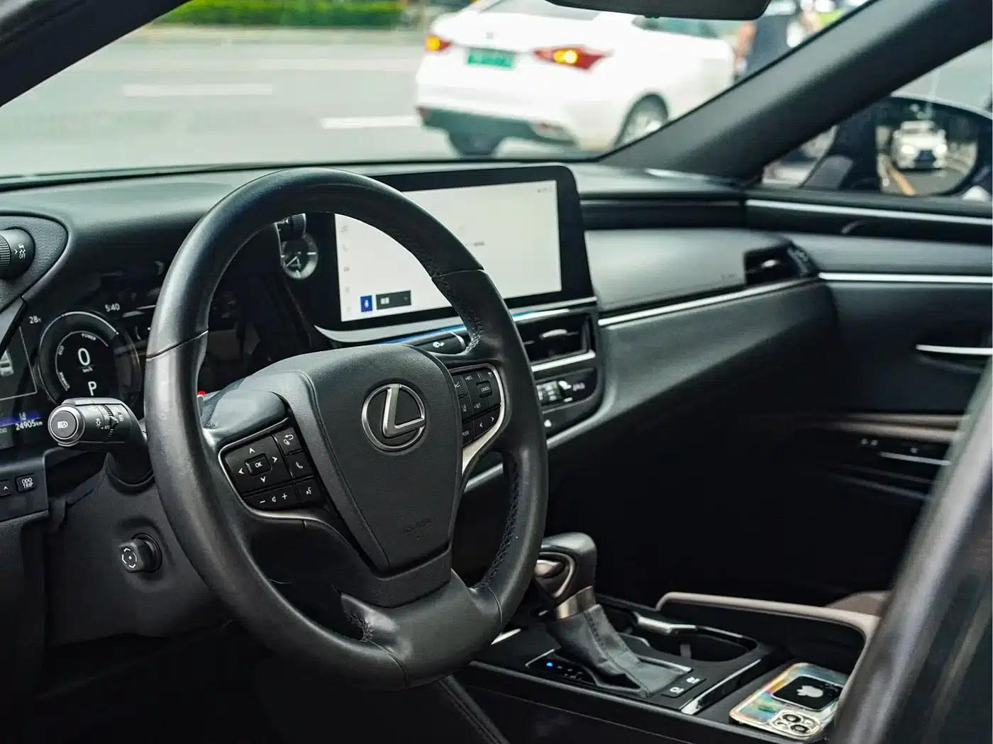 Lexus ES 2022 300h Premium Edition — миниатюра 10