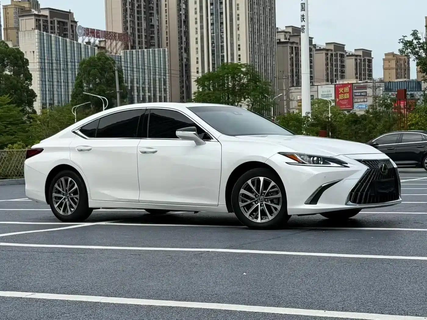 Lexus ES 2022 200 Premium Edition — миниатюра 3