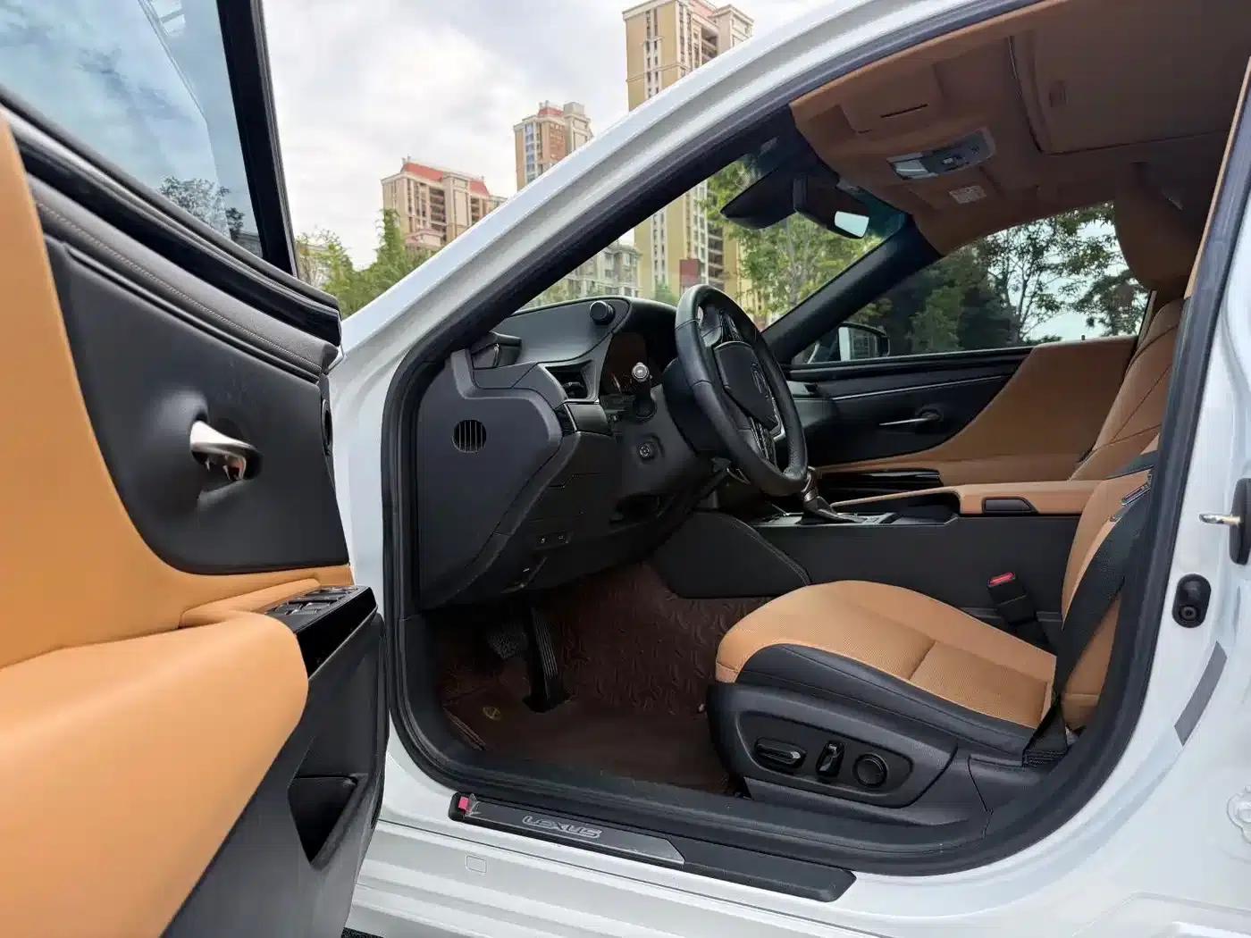 Lexus ES 2022 200 Premium Edition — миниатюра 4