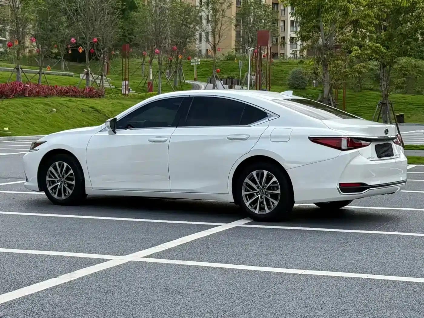 Lexus ES 2022 200 Premium Edition — миниатюра 8