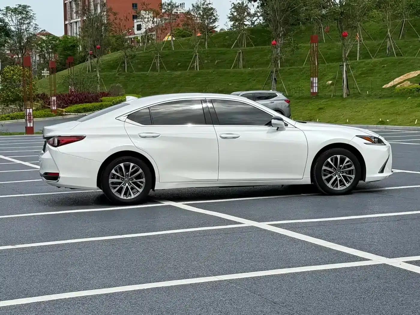 Lexus ES 2022 200 Premium Edition — миниатюра 9