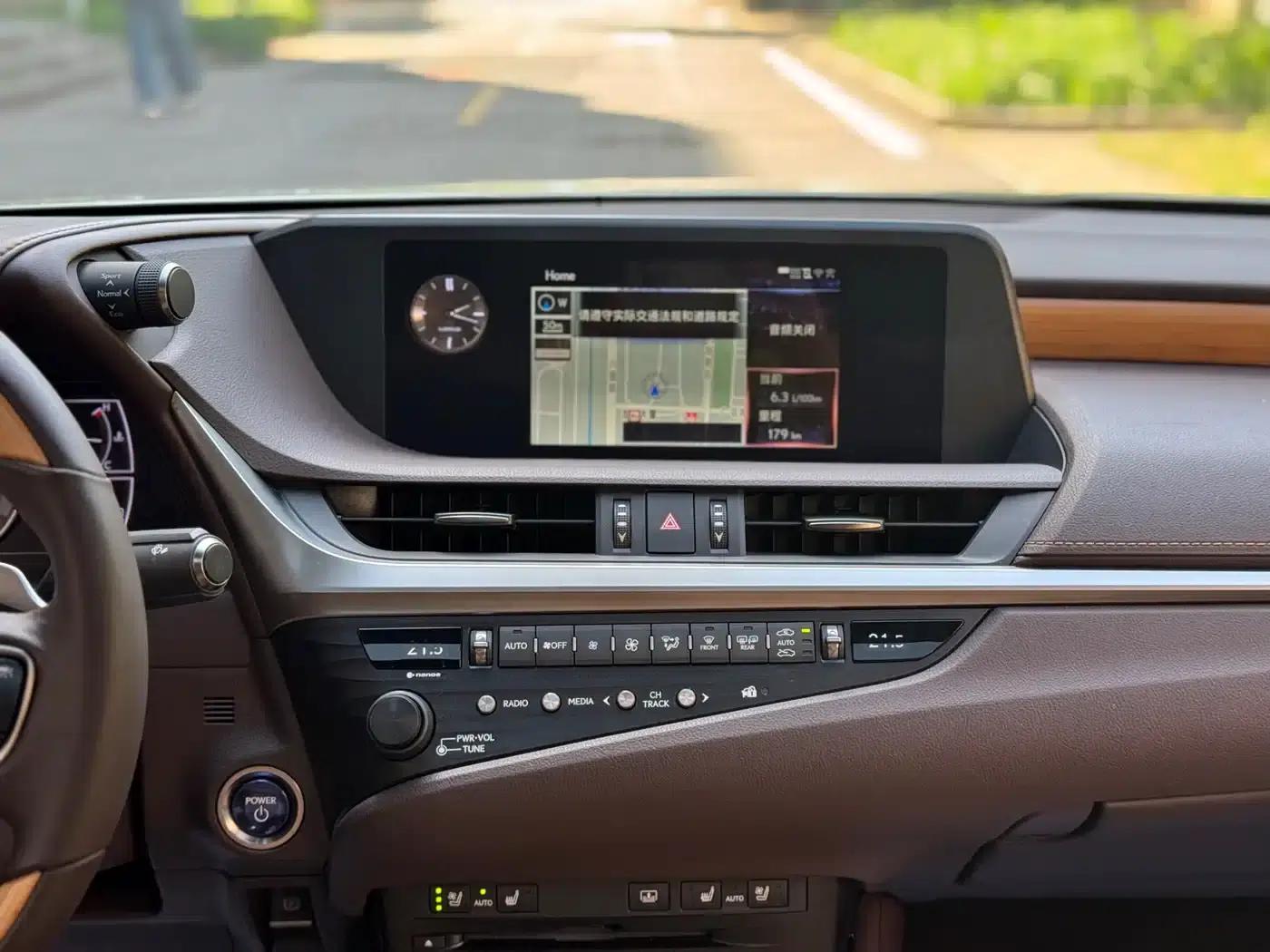 Lexus ES 2018 300h Premium Edition (China V emission standard) — миниатюра 16