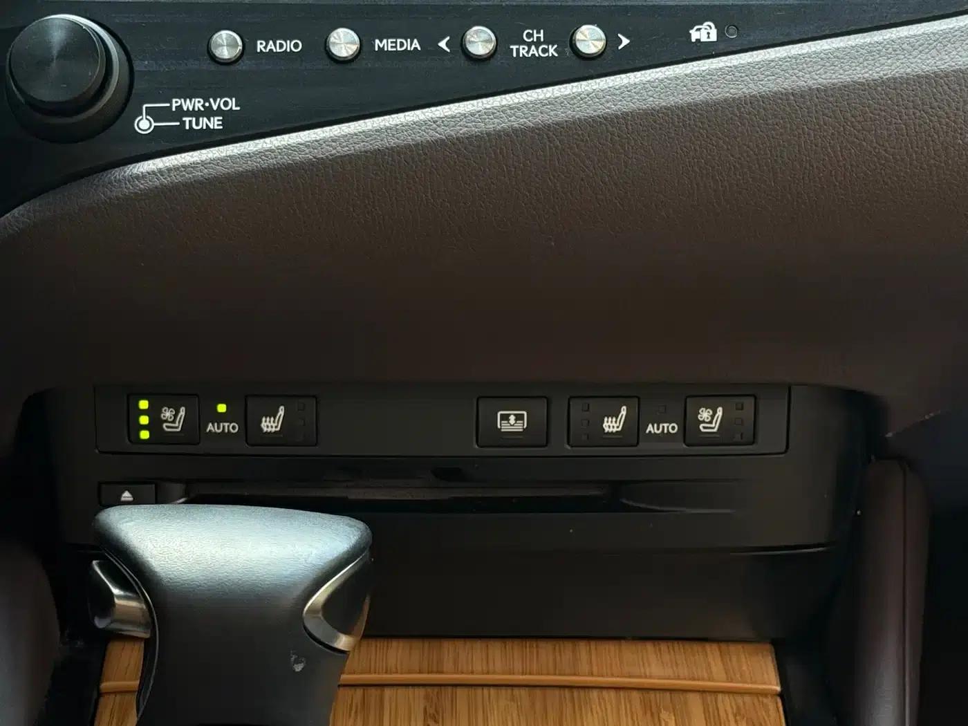 Lexus ES 2018 300h Premium Edition (China V emission standard) — миниатюра 17