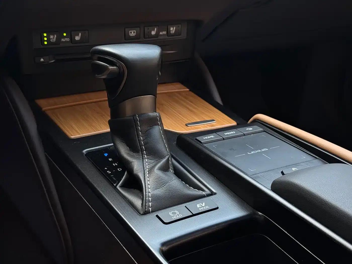 Lexus ES 2018 300h Premium Edition (China V emission standard) — миниатюра 18