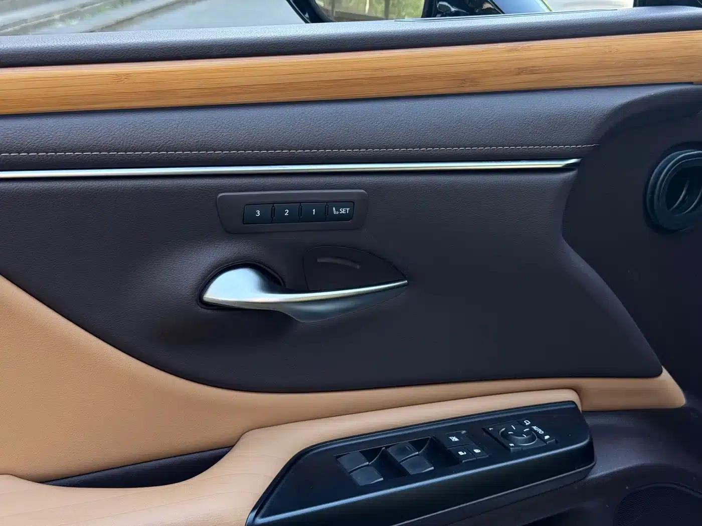 Lexus ES 2018 300h Premium Edition (China V emission standard) — миниатюра 20