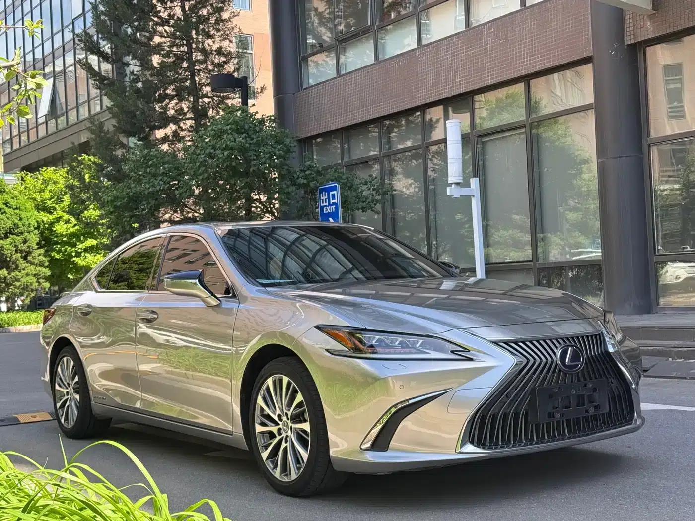 Lexus ES 2018 300h Premium Edition (China V emission standard) — миниатюра 3
