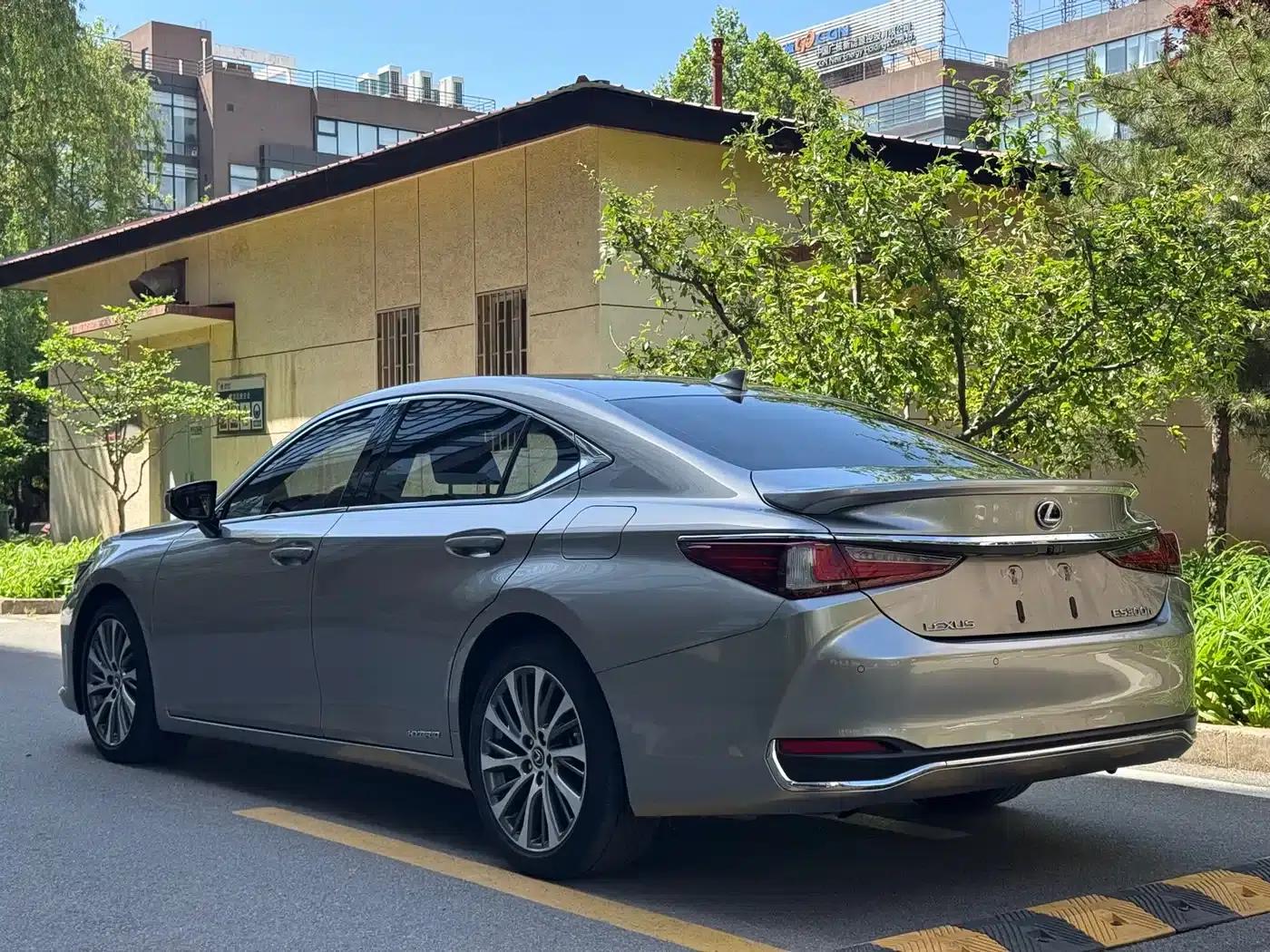 Lexus ES 2018 300h Premium Edition (China V emission standard) — миниатюра 5