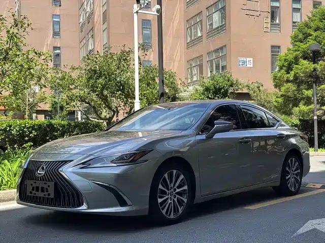 Lexus ES 2018 300h Premium Edition (China V emission standard)