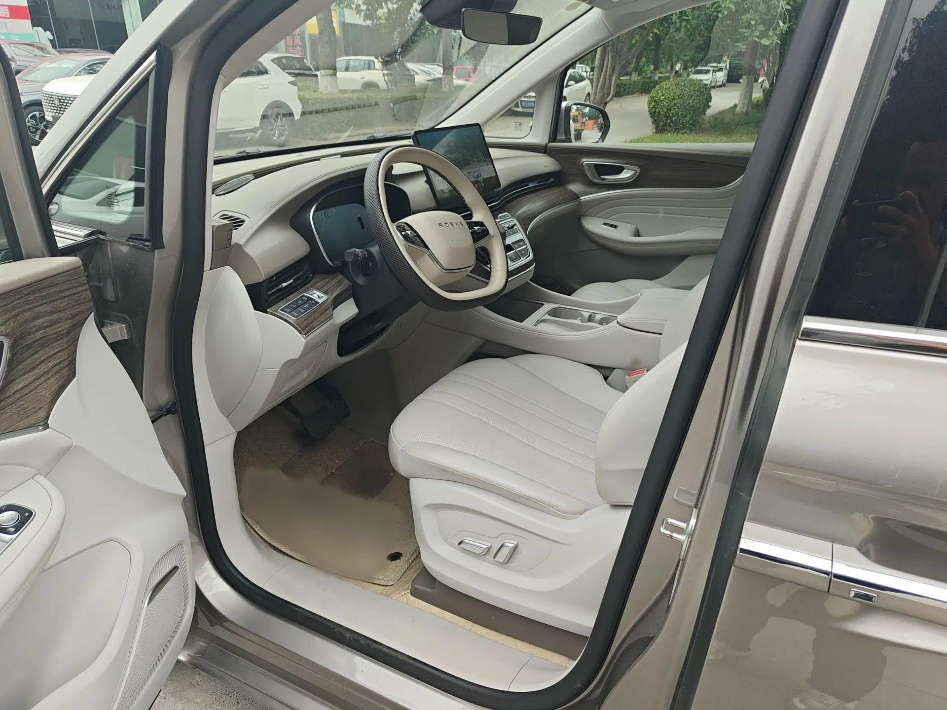 Roewe iMAX8 New Energy 2025 1.5T DMH Lu Zun Deluxe Edition — миниатюра 9