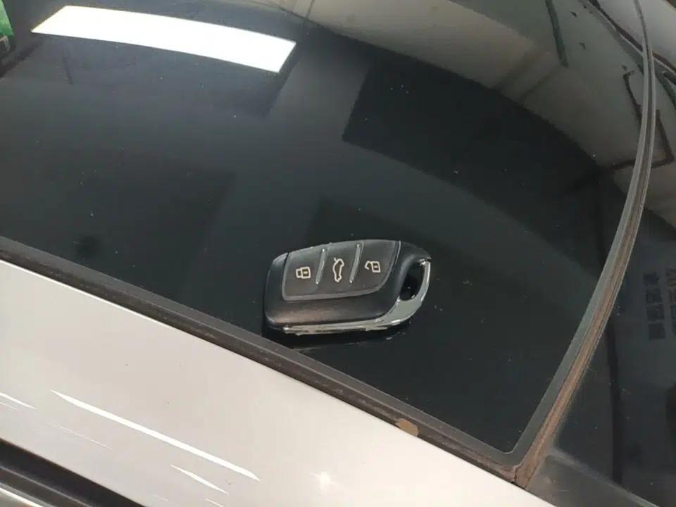 Roewe i6 MAX New Energy 2021 EV 500 Skyroof Flagship Edition — миниатюра 12