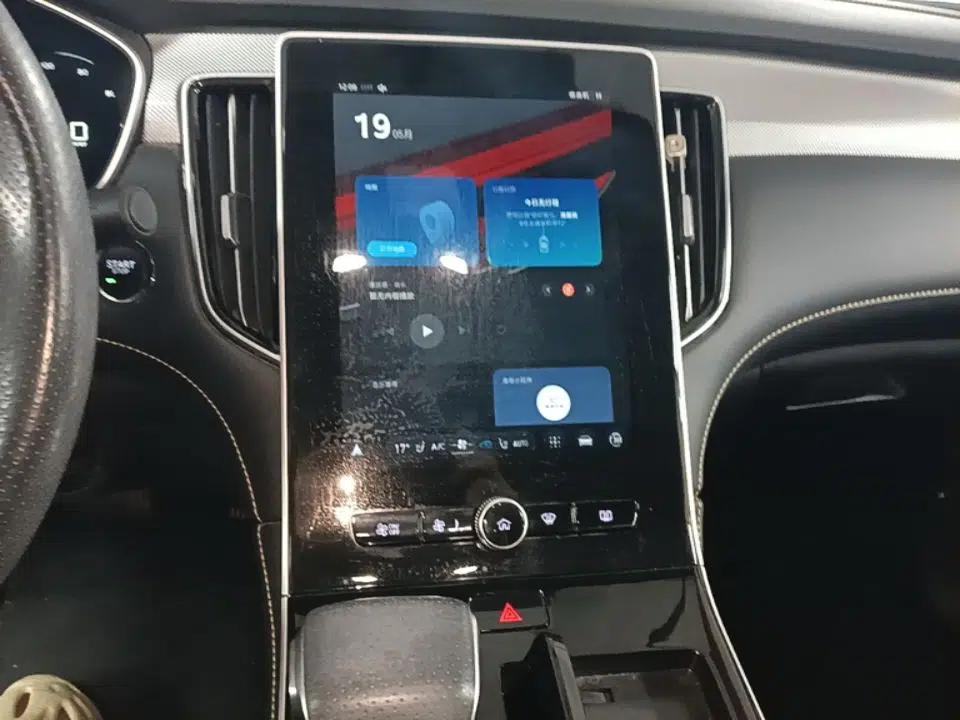 Roewe i6 MAX New Energy 2021 EV 500 Skyroof Flagship Edition — миниатюра 16