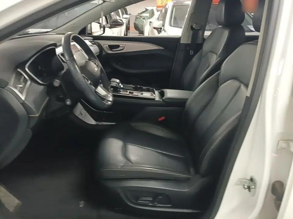 Roewe i6 MAX New Energy 2021 EV 500 Skyroof Flagship Edition — миниатюра 18