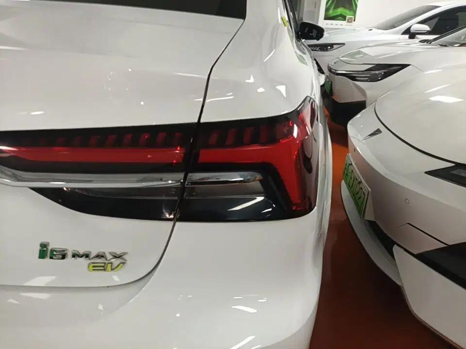 Roewe i6 MAX New Energy 2021 EV 500 Skyroof Flagship Edition — миниатюра 7
