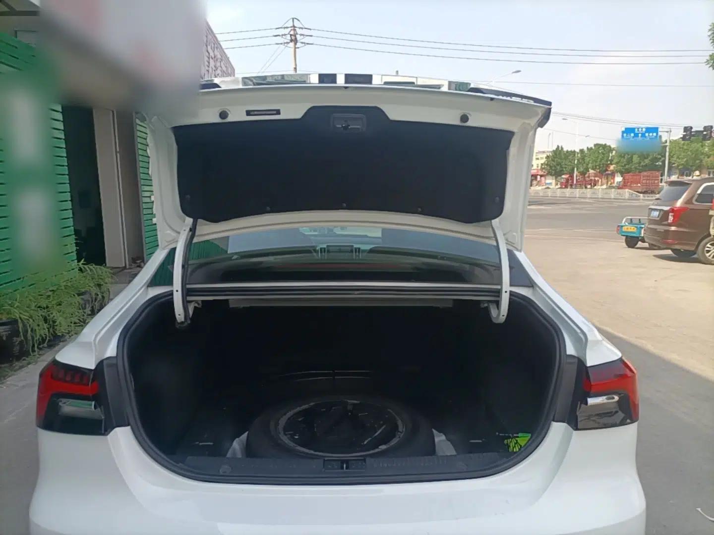 Roewe i6 MAX New Energy 2023 EV 420 Skyroof Special Edition — миниатюра 22