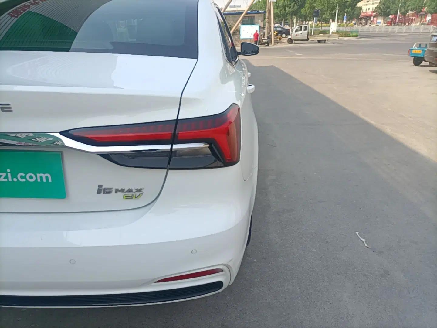 Roewe i6 MAX New Energy 2023 EV 420 Skyroof Special Edition — миниатюра 7
