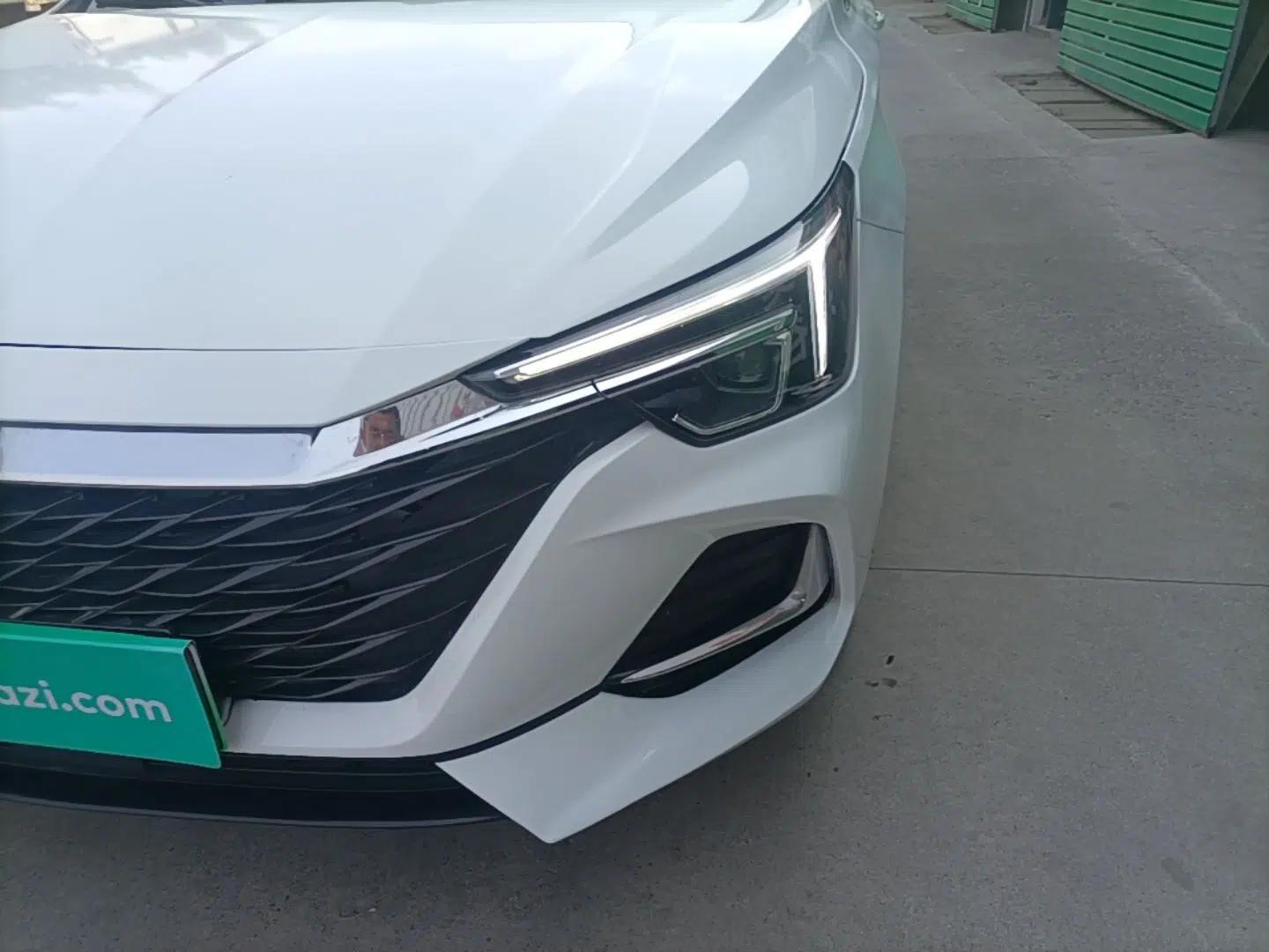 Roewe i6 MAX New Energy 2023 EV 420 Skyroof Special Edition — миниатюра 9