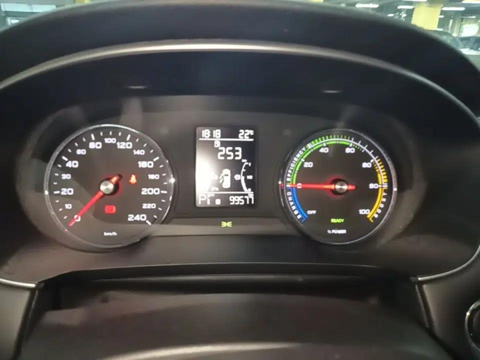 Roewe i6 MAX New Energy 2020 1.5T PHEV Sporty Cool Edition — миниатюра 15