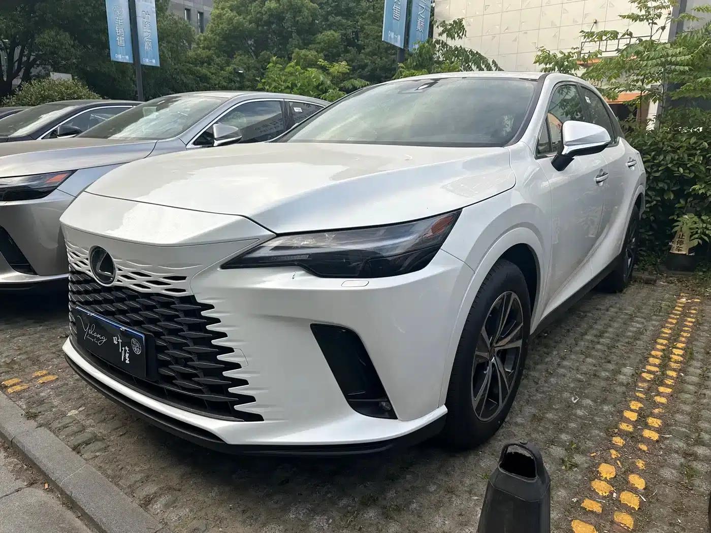 Lexus RX 2026 300 AWD Luxury Edition — миниатюра 1