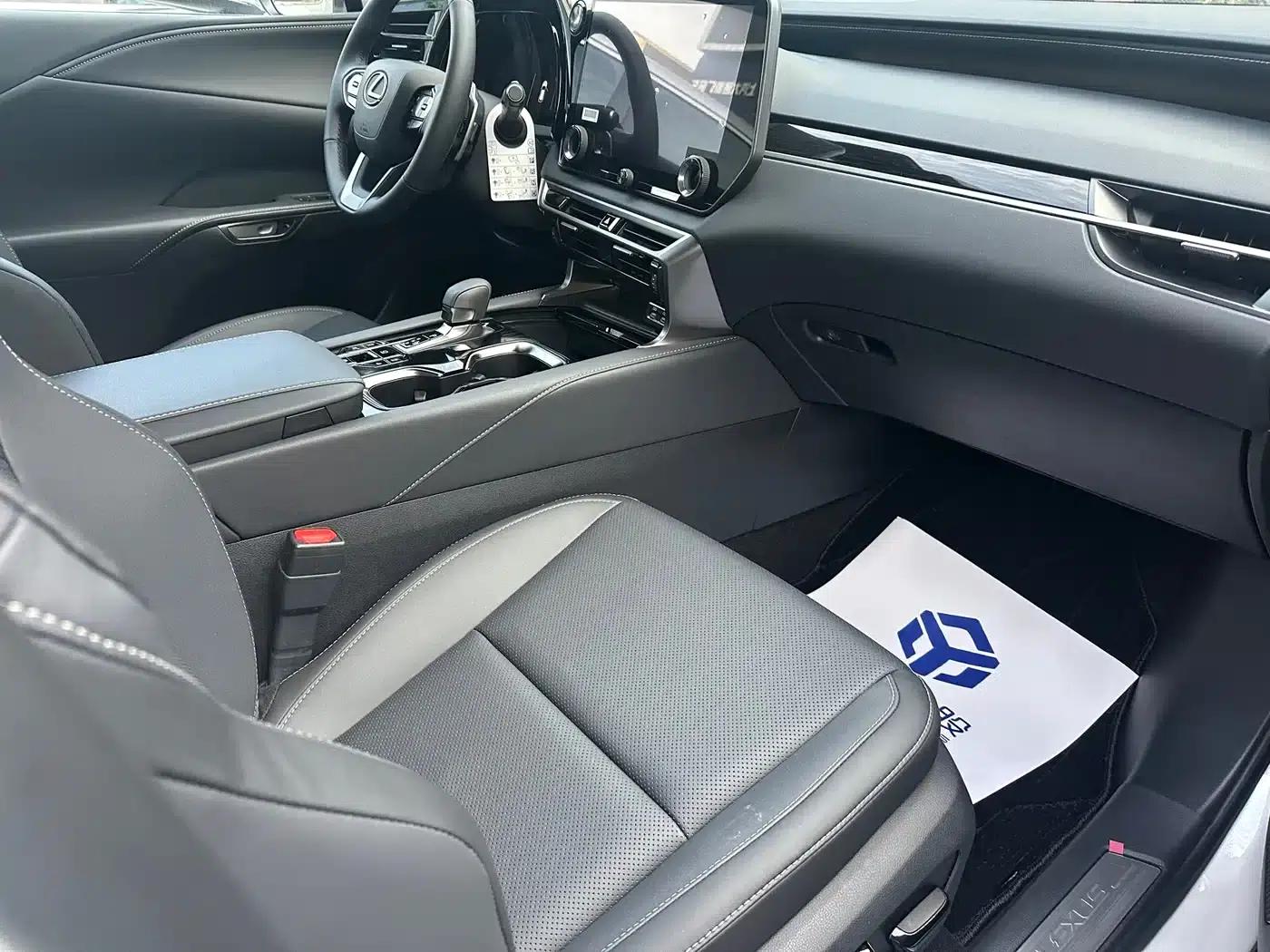 Lexus RX 2026 300 AWD Luxury Edition — миниатюра 4
