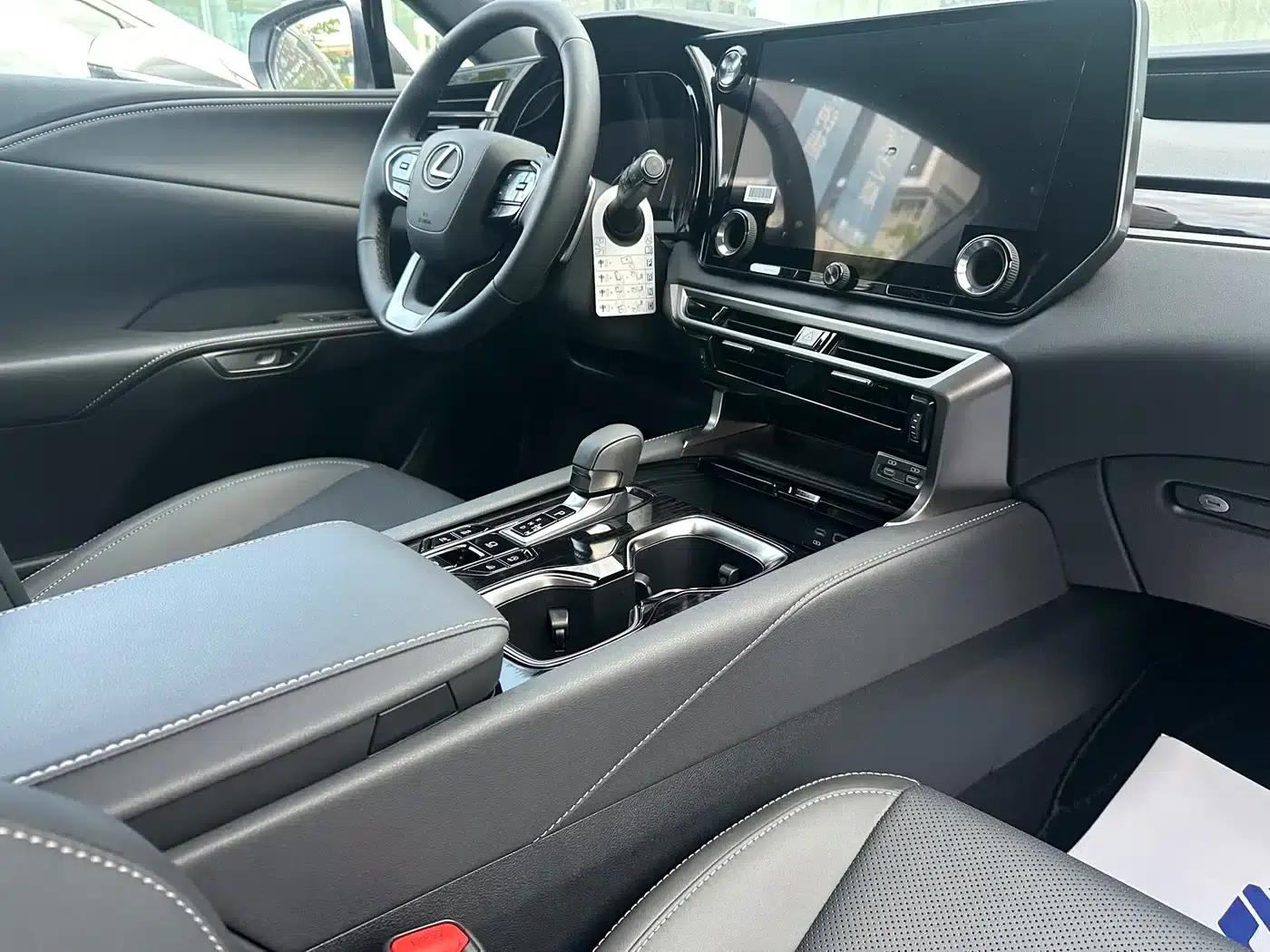 Lexus RX 2026 300 AWD Luxury Edition — миниатюра 5