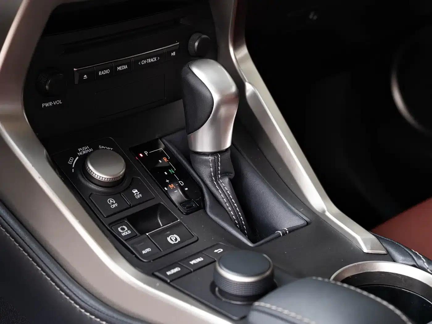 Lexus NX 2015 200t AWD Sport Edition — миниатюра 15