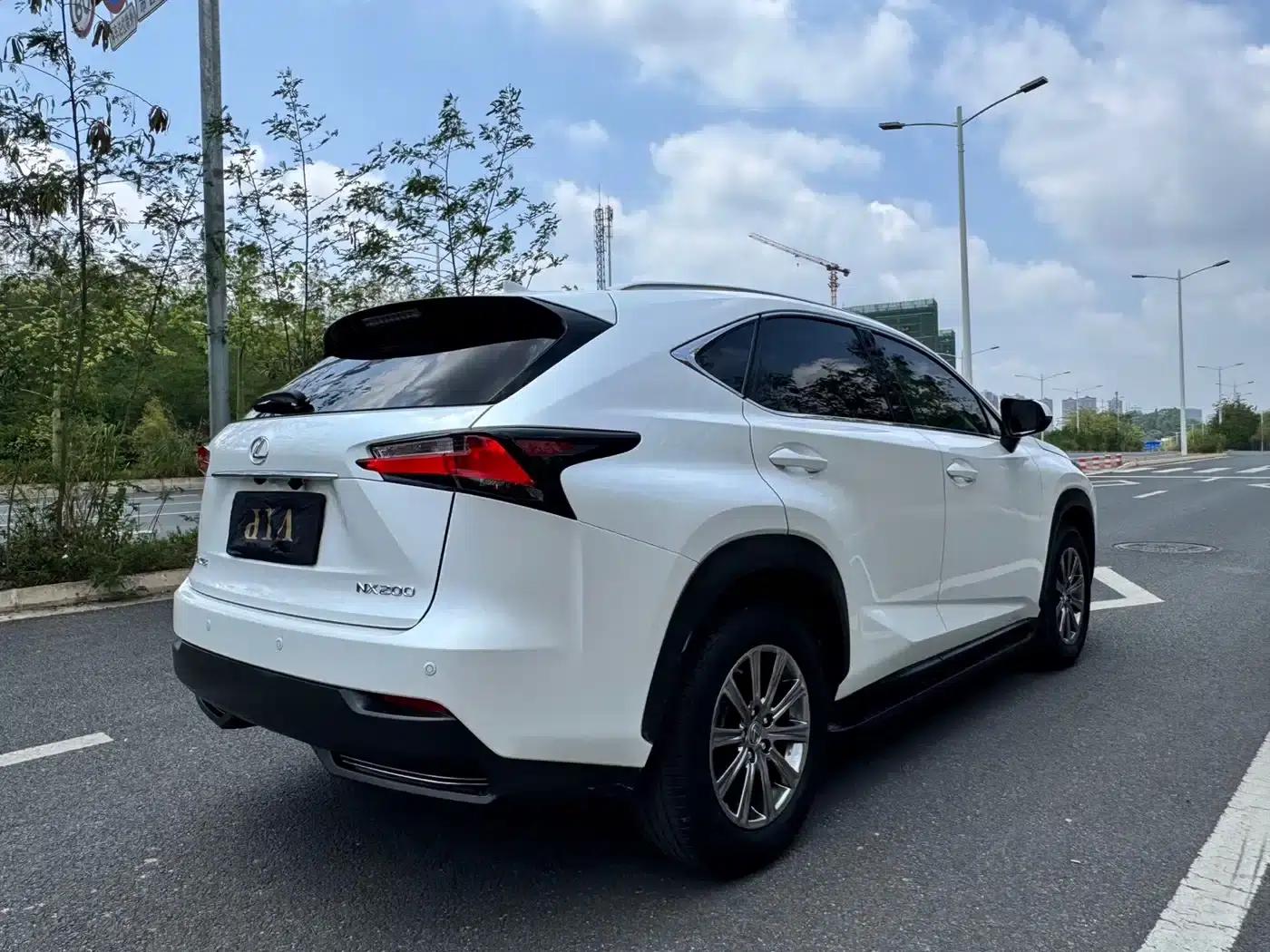 Lexus NX 2016 200 AWD Sport Edition — миниатюра 14