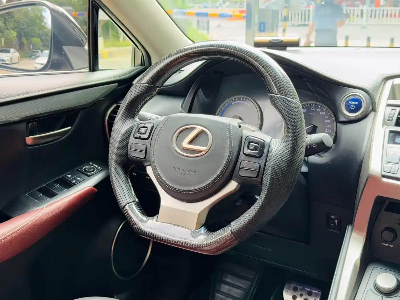 Lexus NX 2017 300h FWD Sport Edition — миниатюра 12