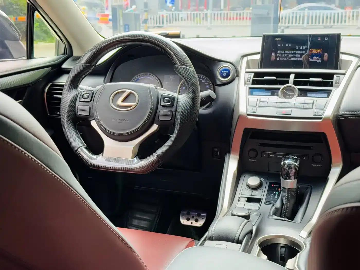 Lexus NX 2017 300h FWD Sport Edition — миниатюра 13