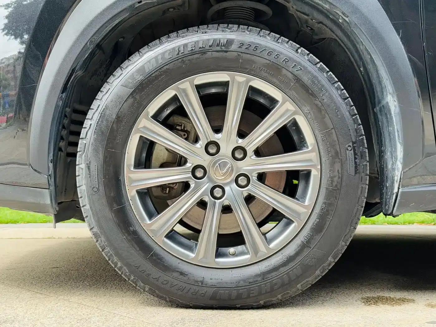 Lexus NX 2017 300h FWD Sport Edition — миниатюра 22