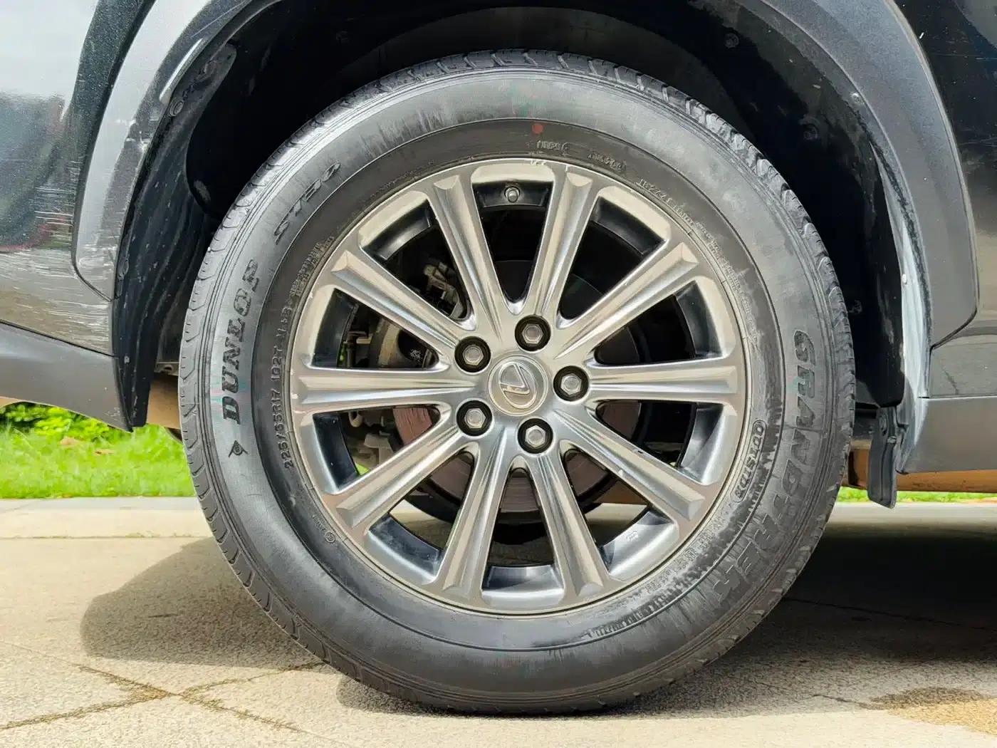 Lexus NX 2017 300h FWD Sport Edition — миниатюра 25