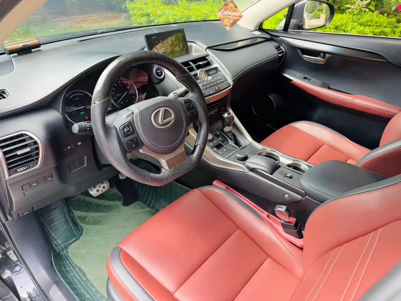 Lexus NX 2017 300h FWD Sport Edition — миниатюра 9