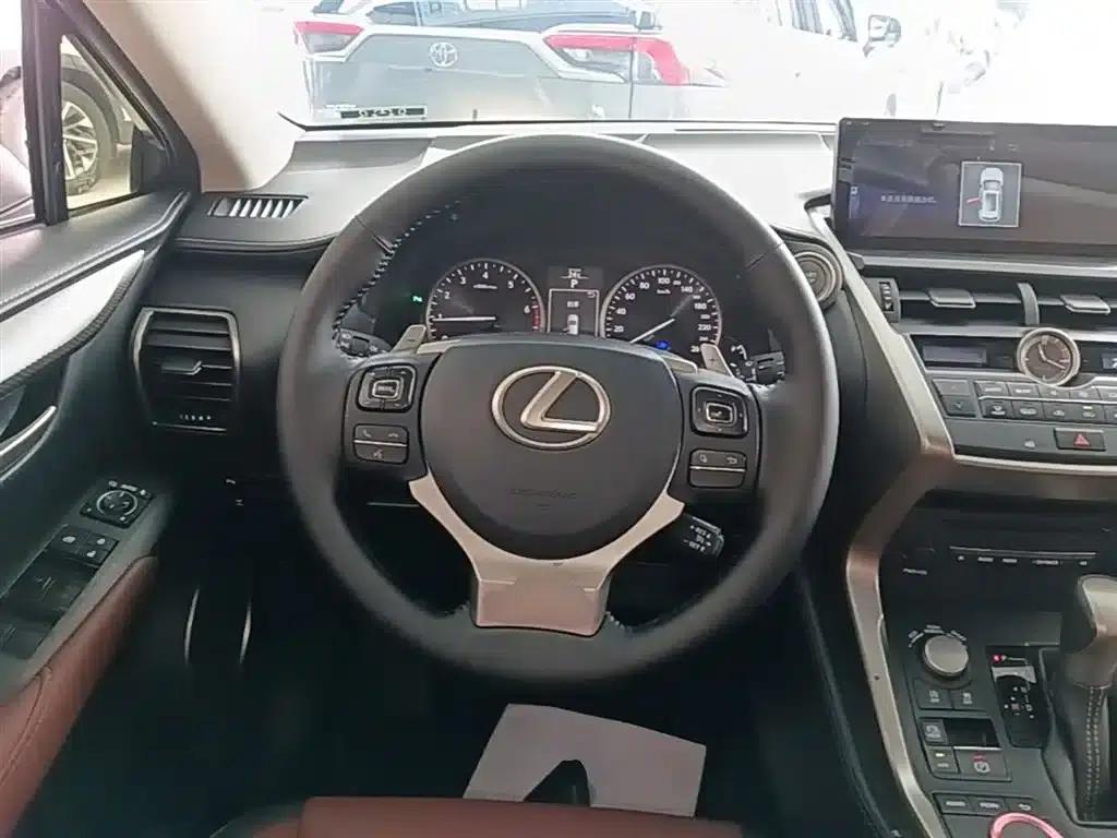 Lexus NX 2015 200t AWD Sport Edition — миниатюра 11