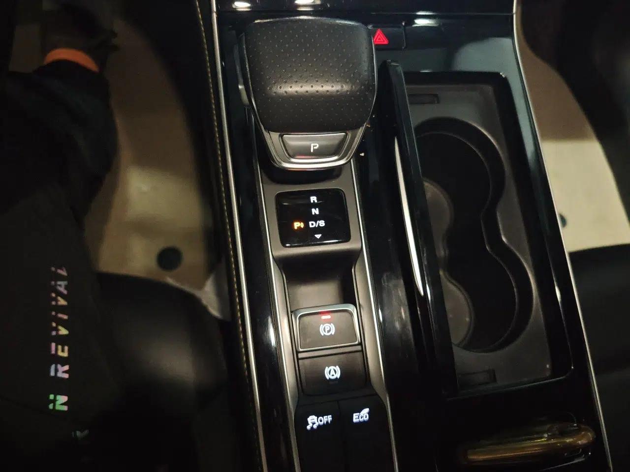 Roewe i6 MAX 2020 300TGI Automatic Supreme Edition with Cool Sunroof and Advanced Driving Features — миниатюра 15