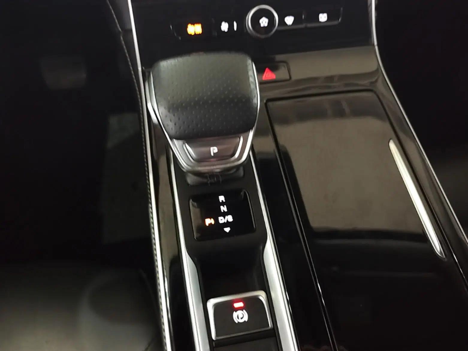 Roewe i6 MAX 2020 300TGI Automatic "Swell Cool Smart Drive" Edition — миниатюра 16