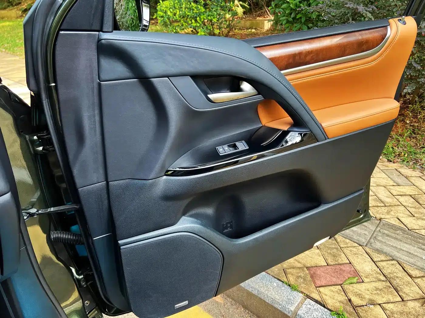 Lexus LX 2021 570 Middle East Limited Edition — миниатюра 14