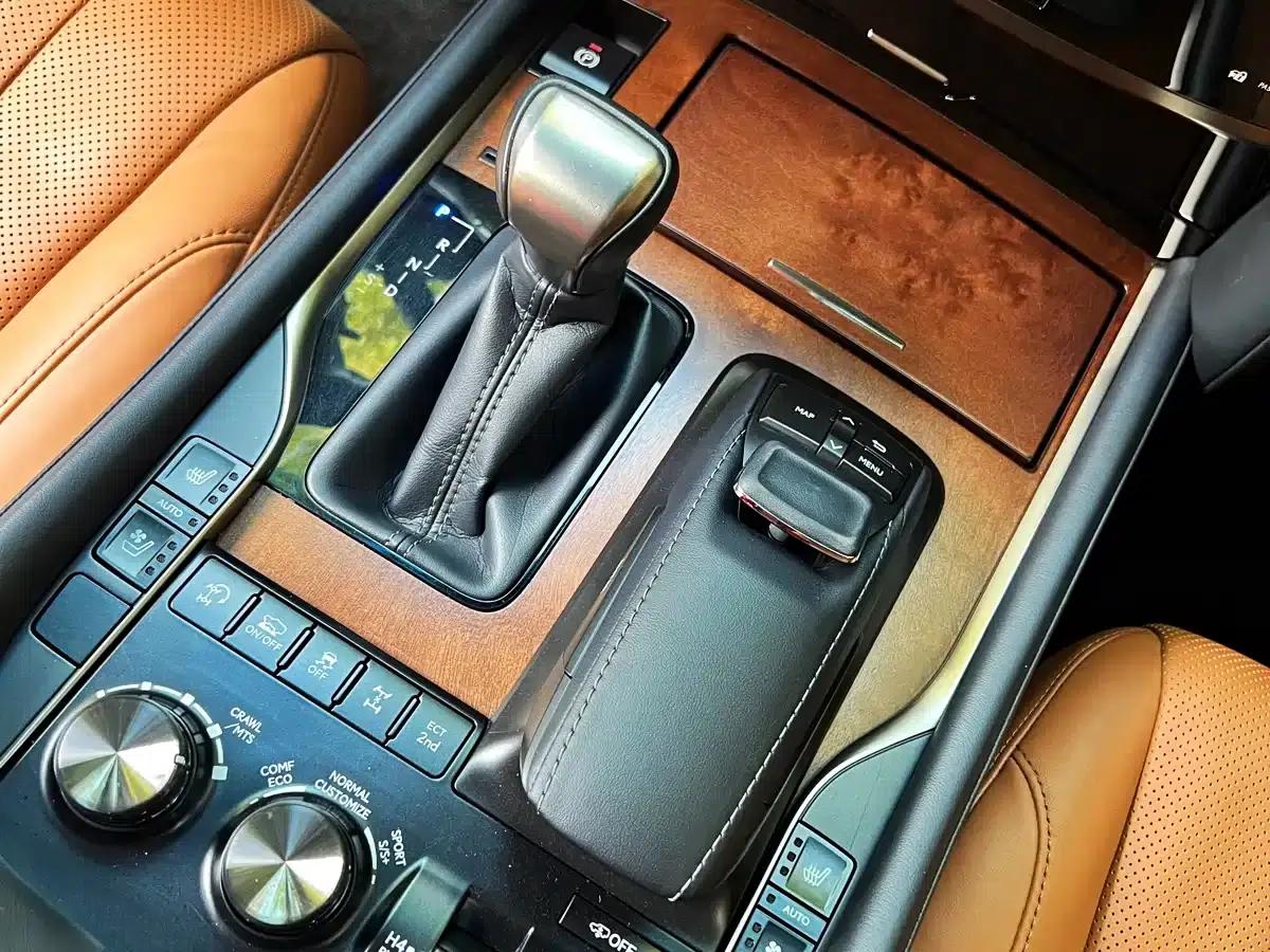 Lexus LX 2021 570 Middle East Limited Edition — миниатюра 8