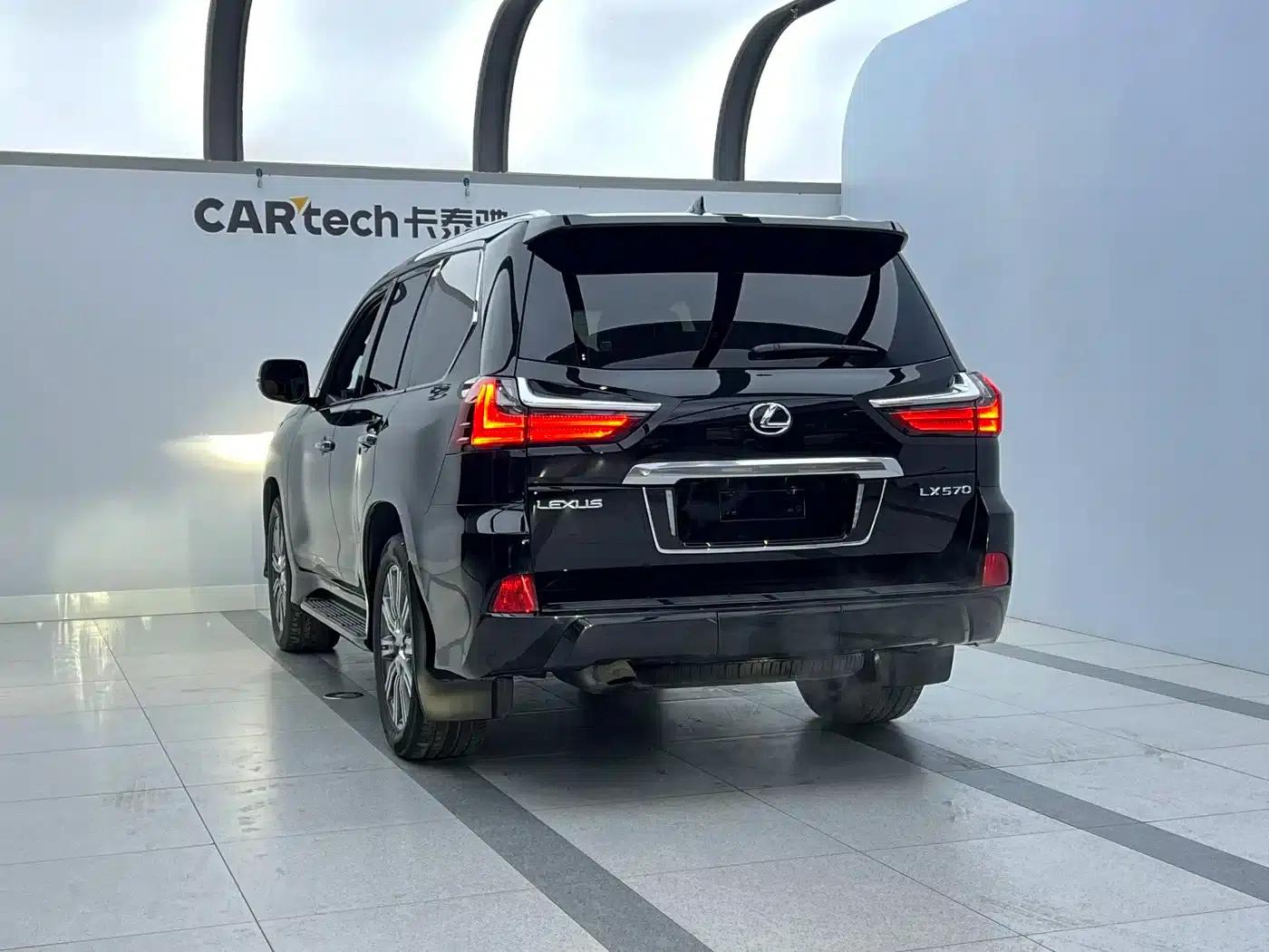 2016 Lexus LX 570 Premium Luxury Edition — миниатюра 3