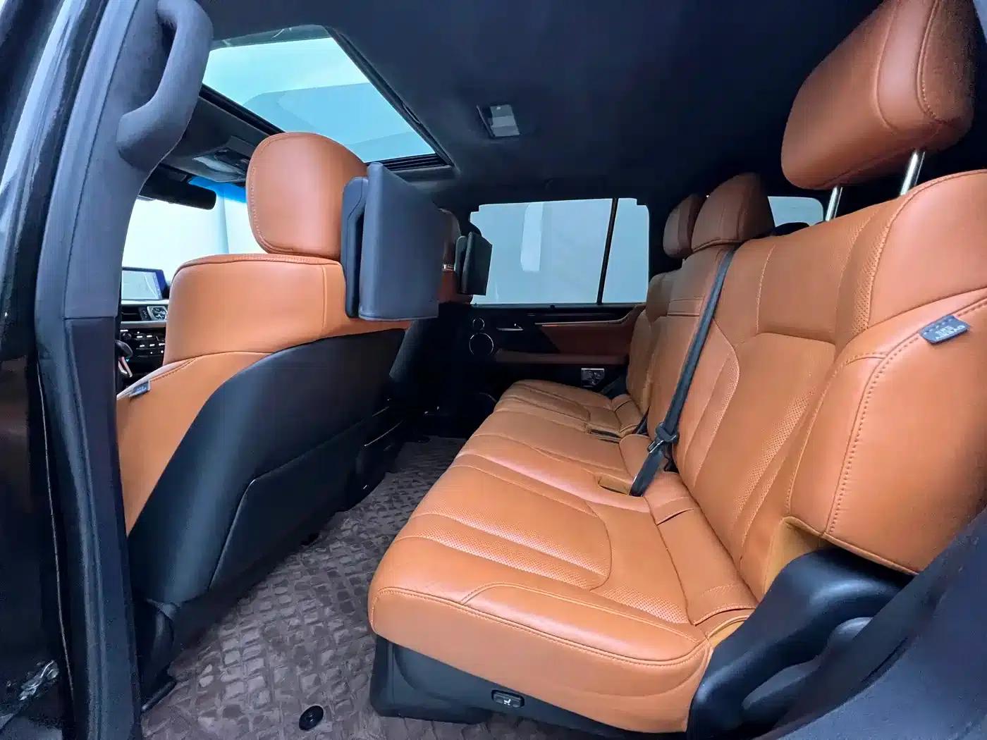 2016 Lexus LX 570 Premium Luxury Edition — миниатюра 4