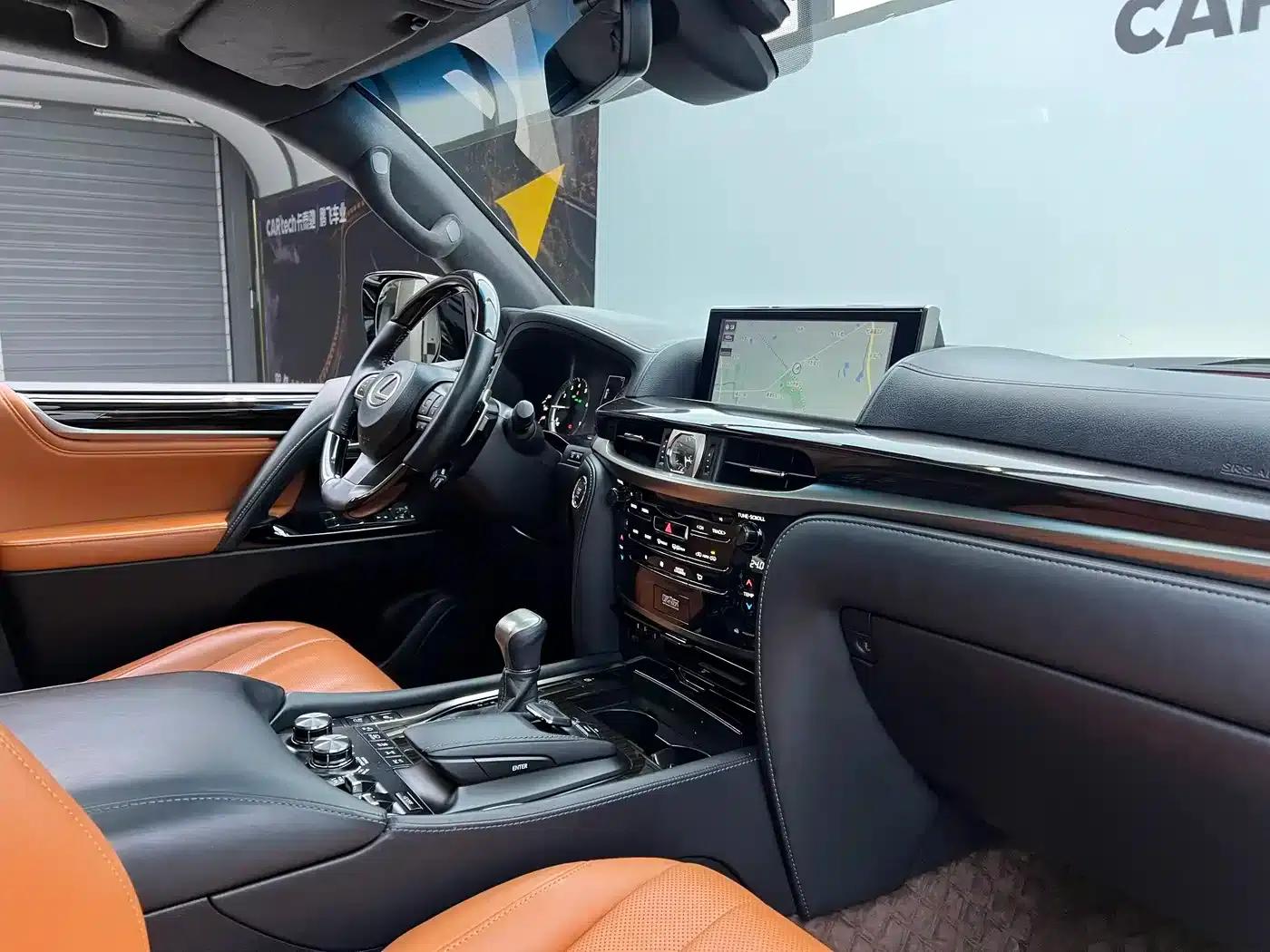 2016 Lexus LX 570 Premium Luxury Edition — миниатюра 7