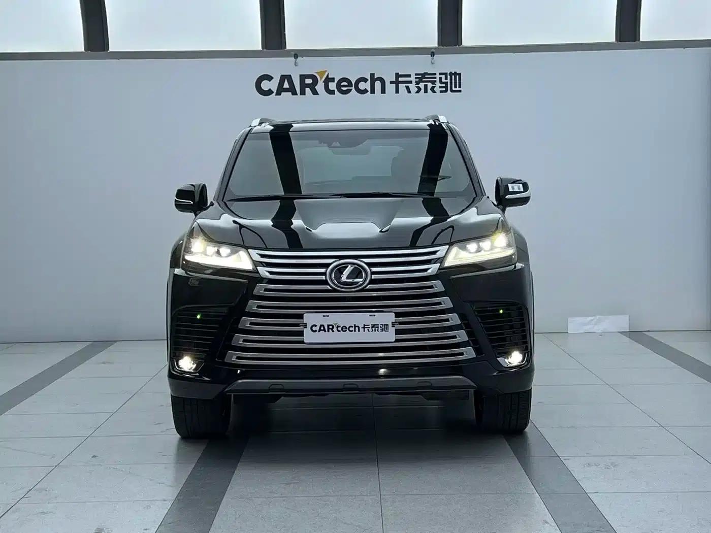2016 Lexus LX 570 Dynamic Luxury Edition — миниатюра 3