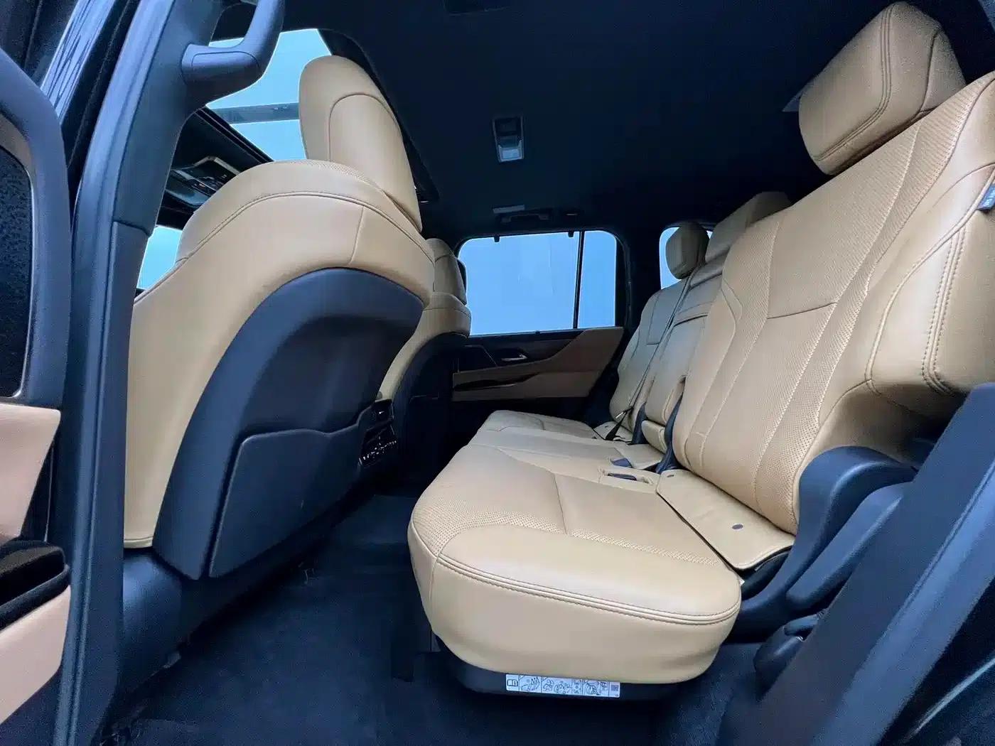 2016 Lexus LX 570 Dynamic Luxury Edition — миниатюра 6