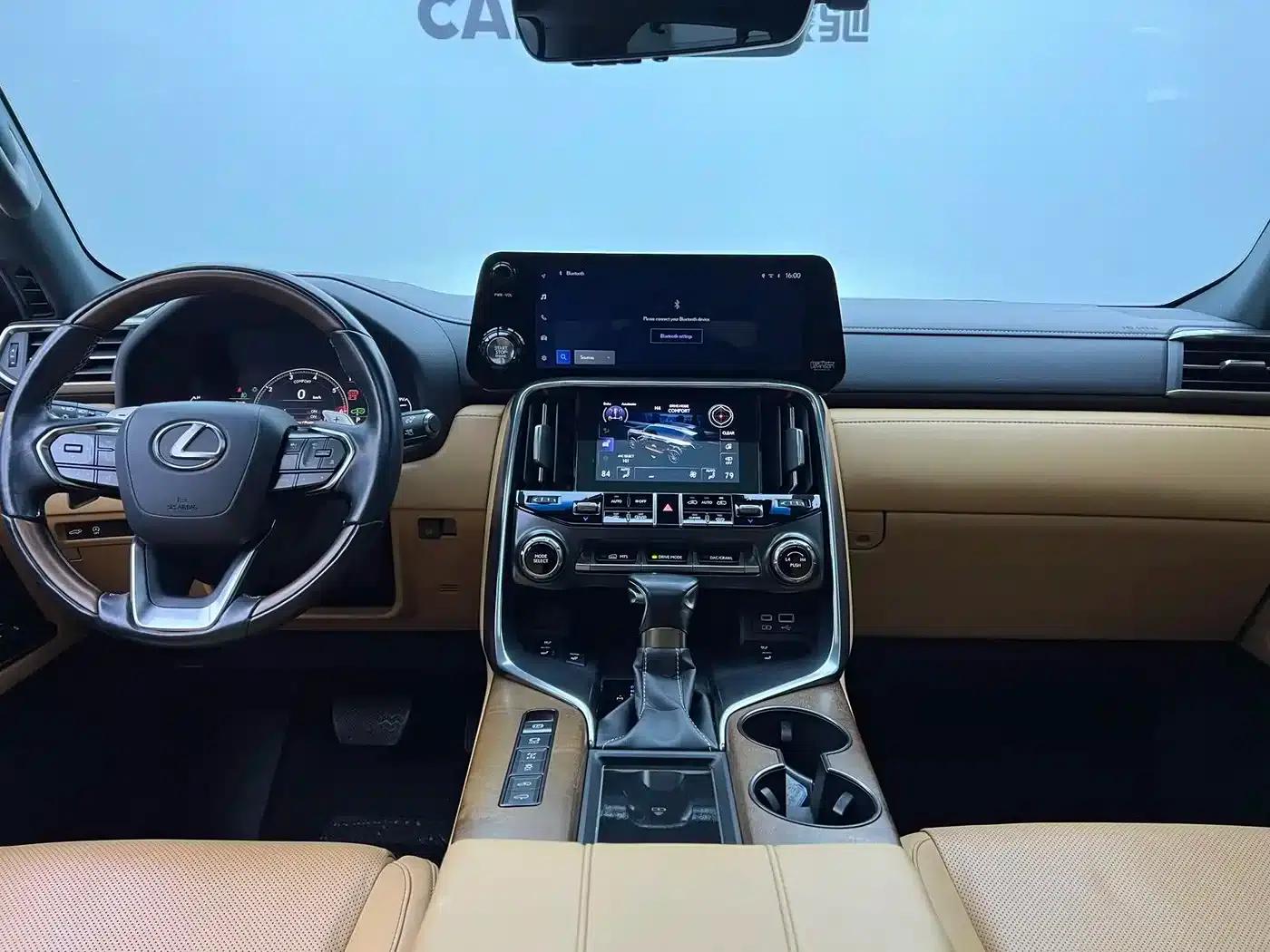 2016 Lexus LX 570 Dynamic Luxury Edition — миниатюра 8