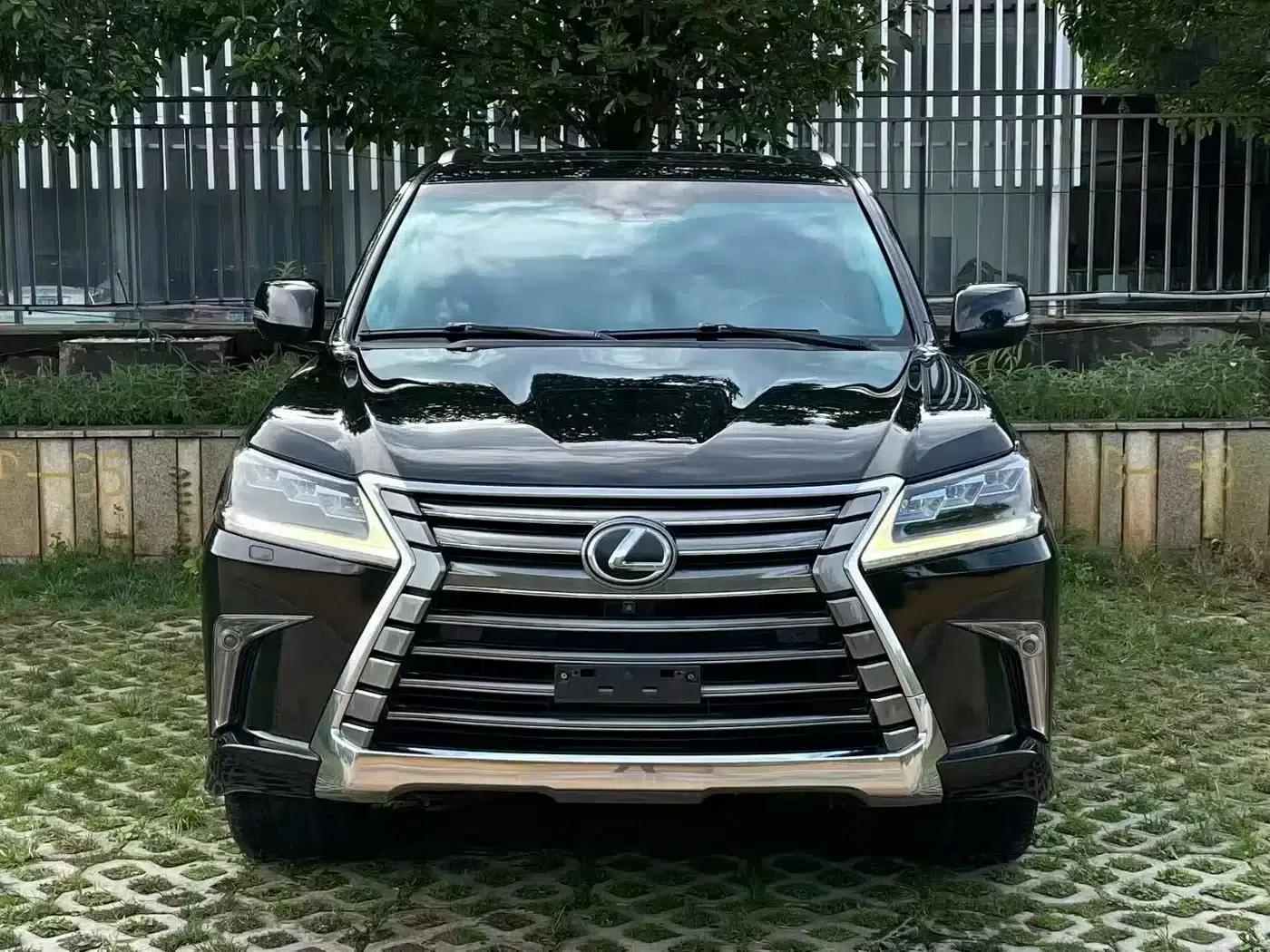 2016 Lexus LX 570 Dynamic Luxury Edition — миниатюра 1